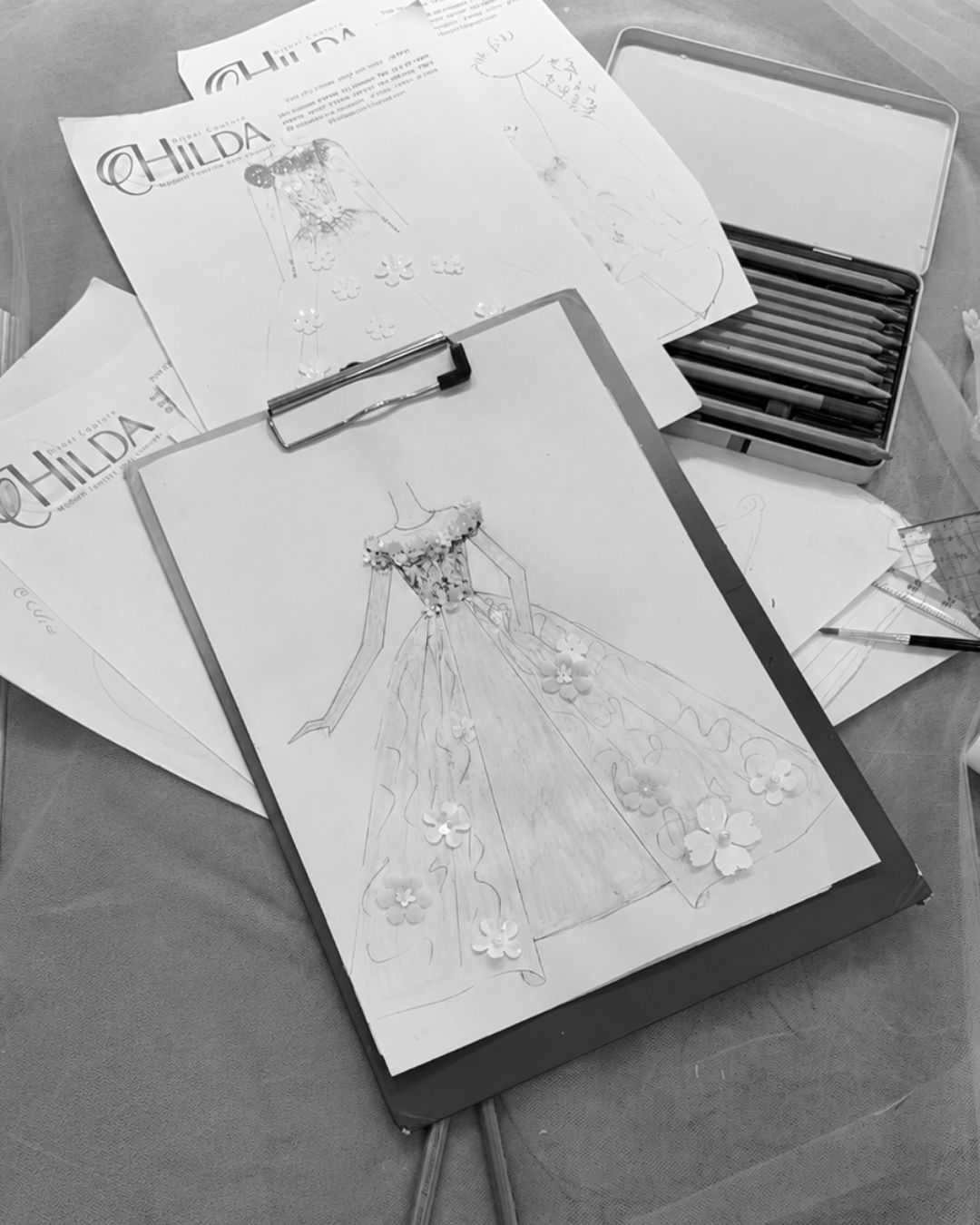 עיצוב שמלת כלה הילדה — Hilda Bridal Studio wedding dress design and fabric selection